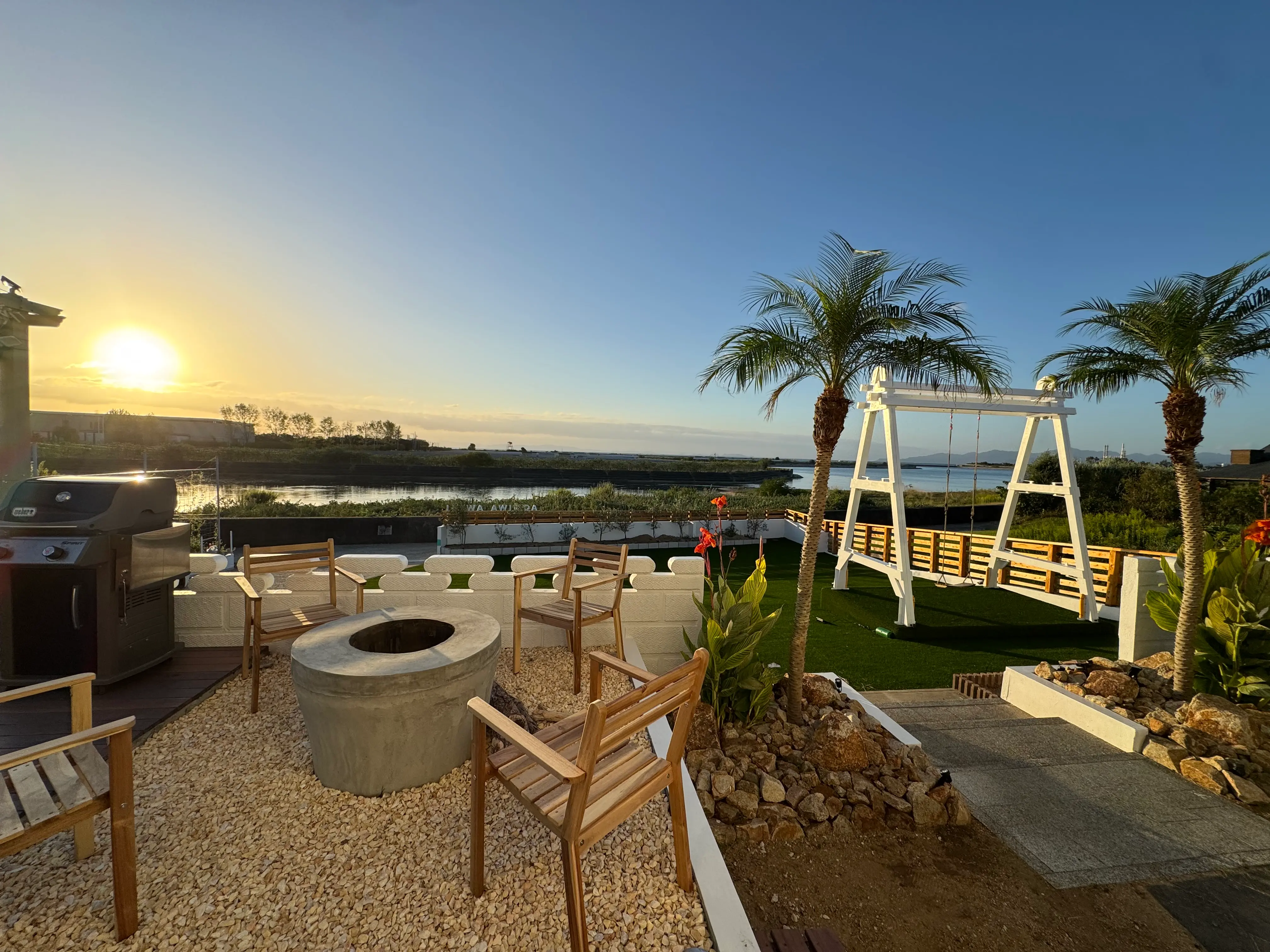 海と空に開いたテラス