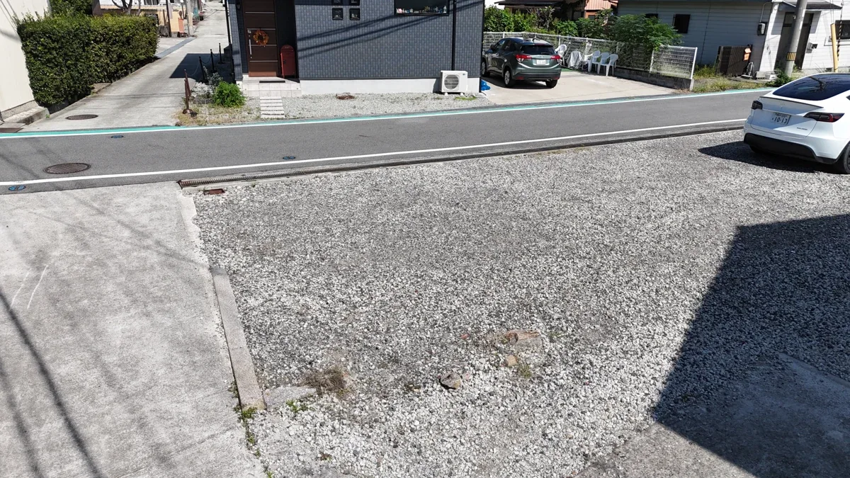 淡路市生穂1566-3：敷地側から見た前面道路