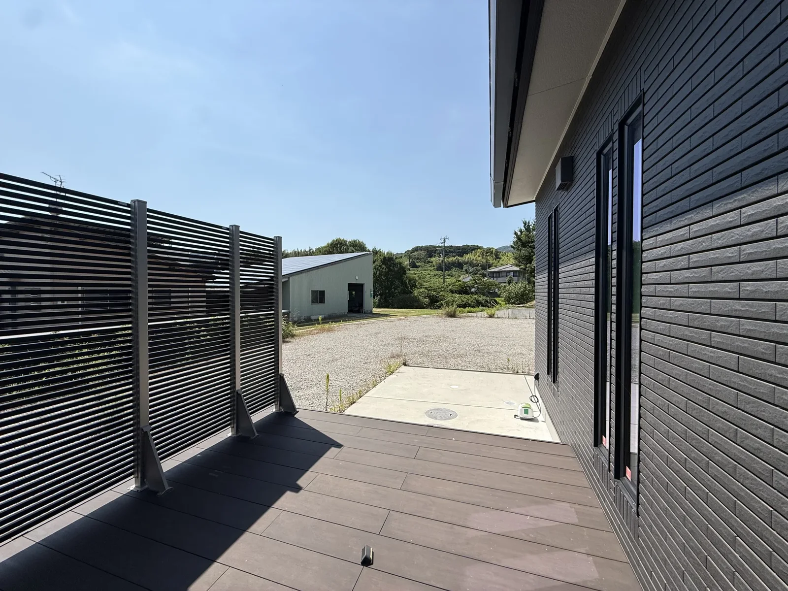 住まいから続くウッドデッキ