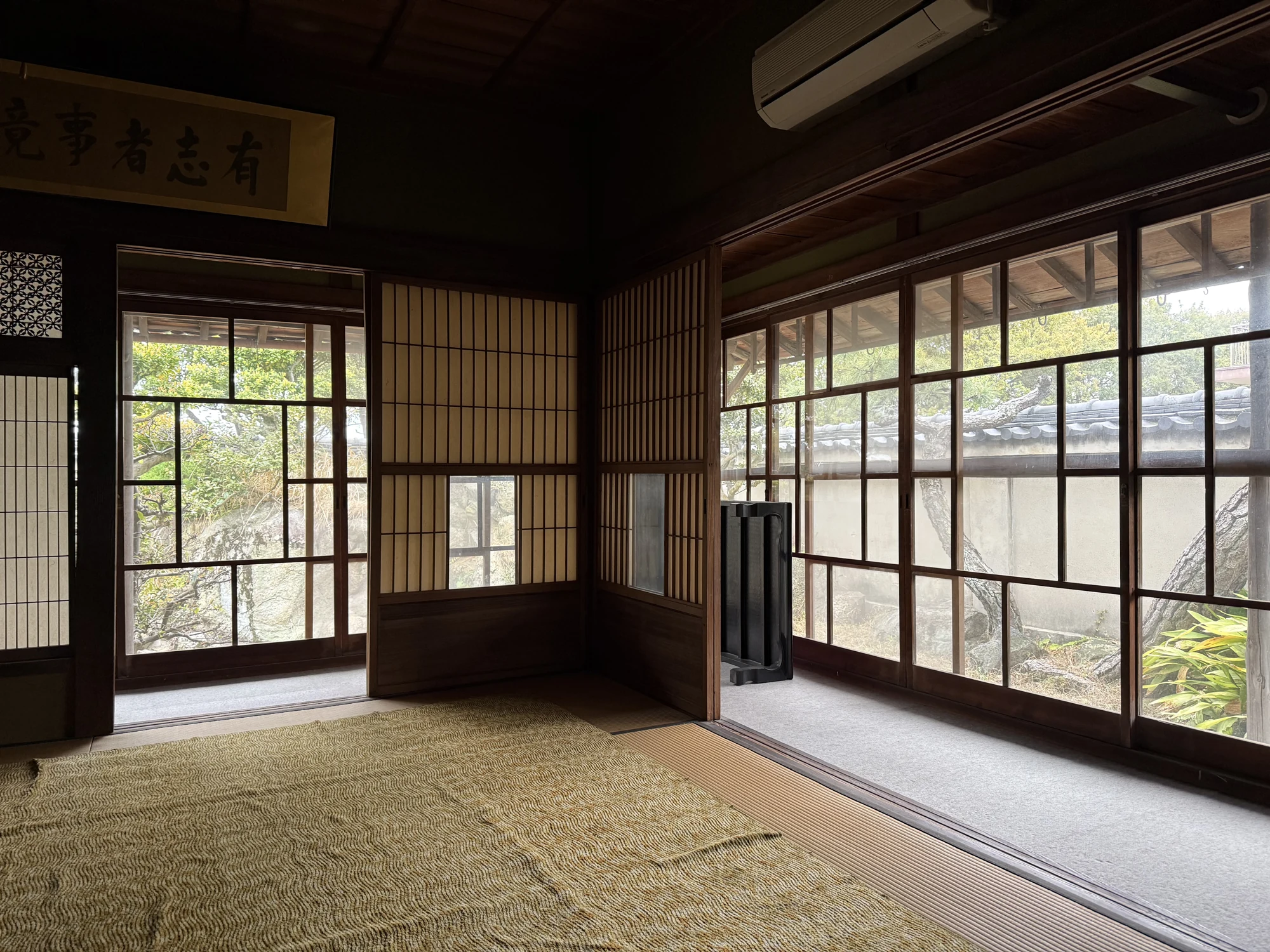 木製建具のある和室
