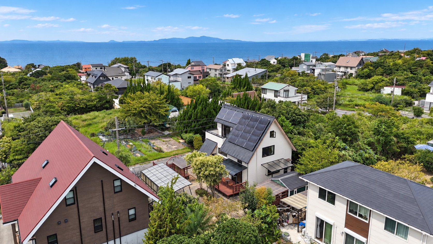 五色浜リッチランドの主屋と海（上空から撮影）