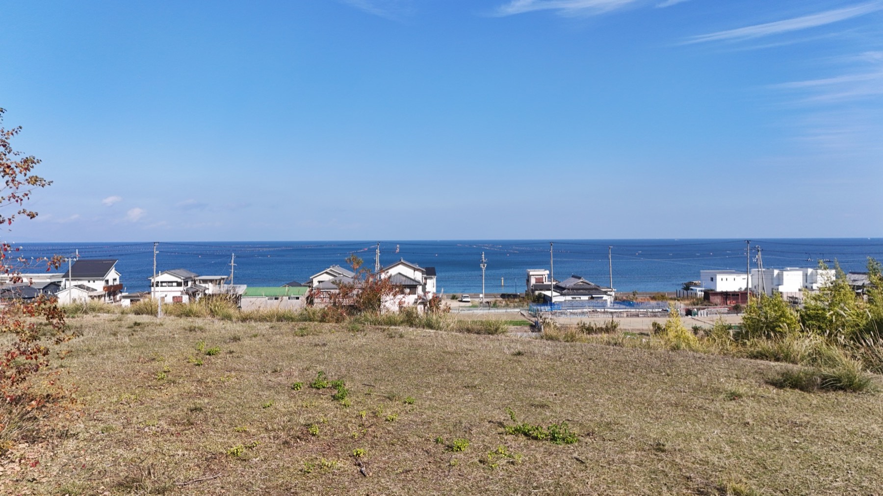 洲本市由良の高台土地から望む海